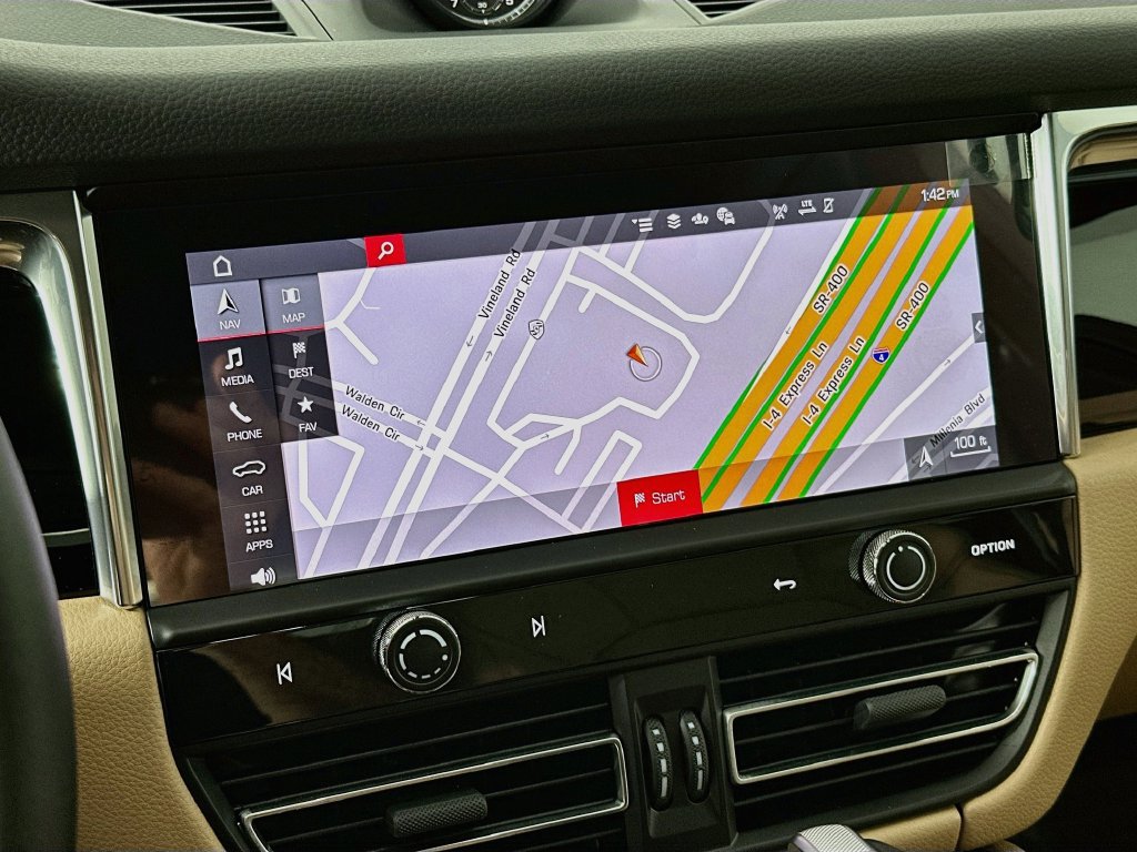 Certified 2026 Porsche Macan AWD/4WD image 16