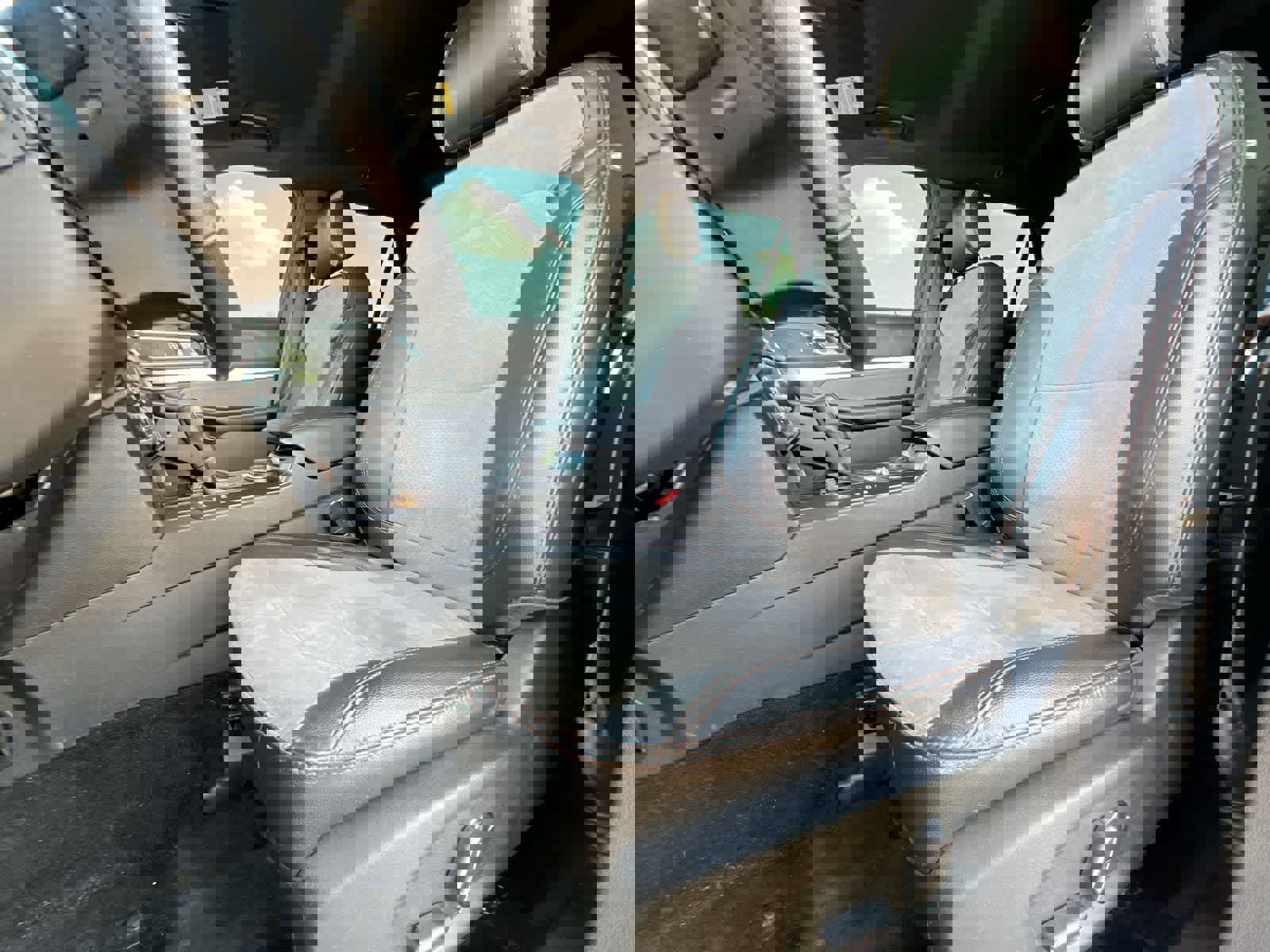 Used 2017 Ford Explorer XLT w/ Equipment Group 202A AWD/4WD image 16