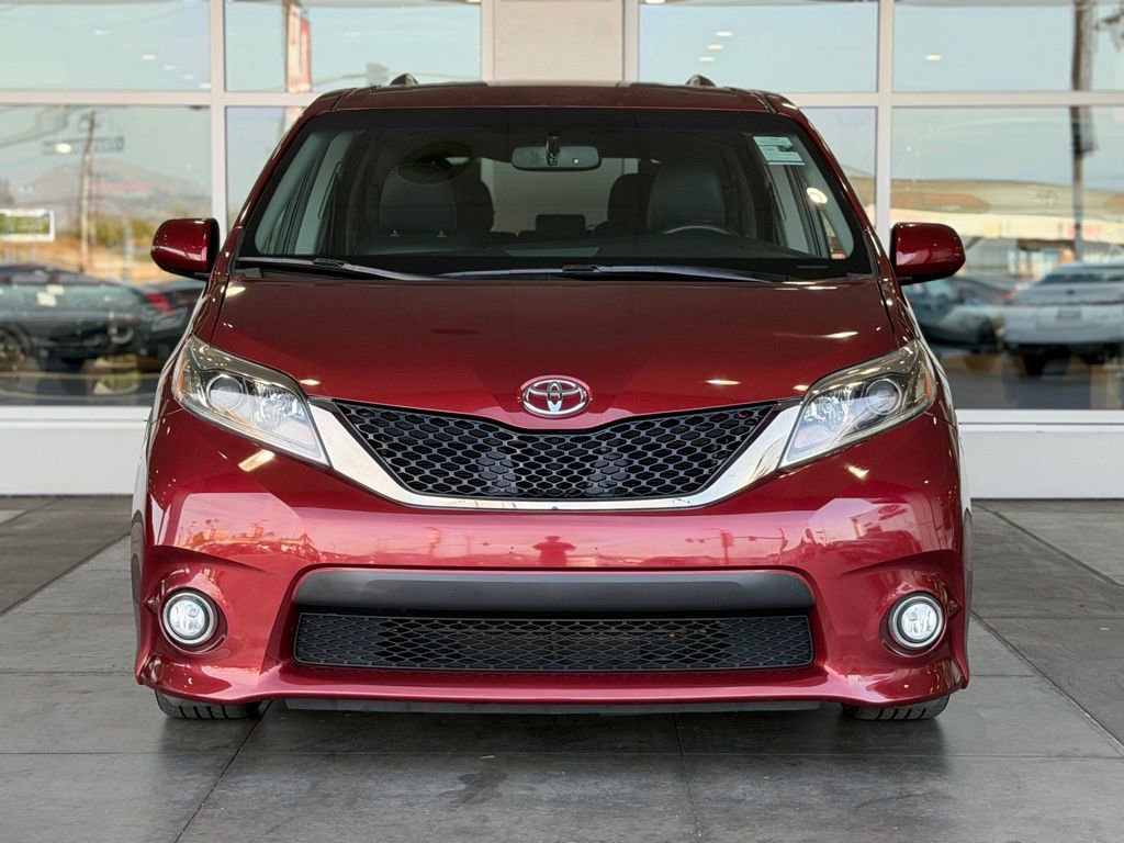Used 2017 Toyota Sienna SE FWD image 4