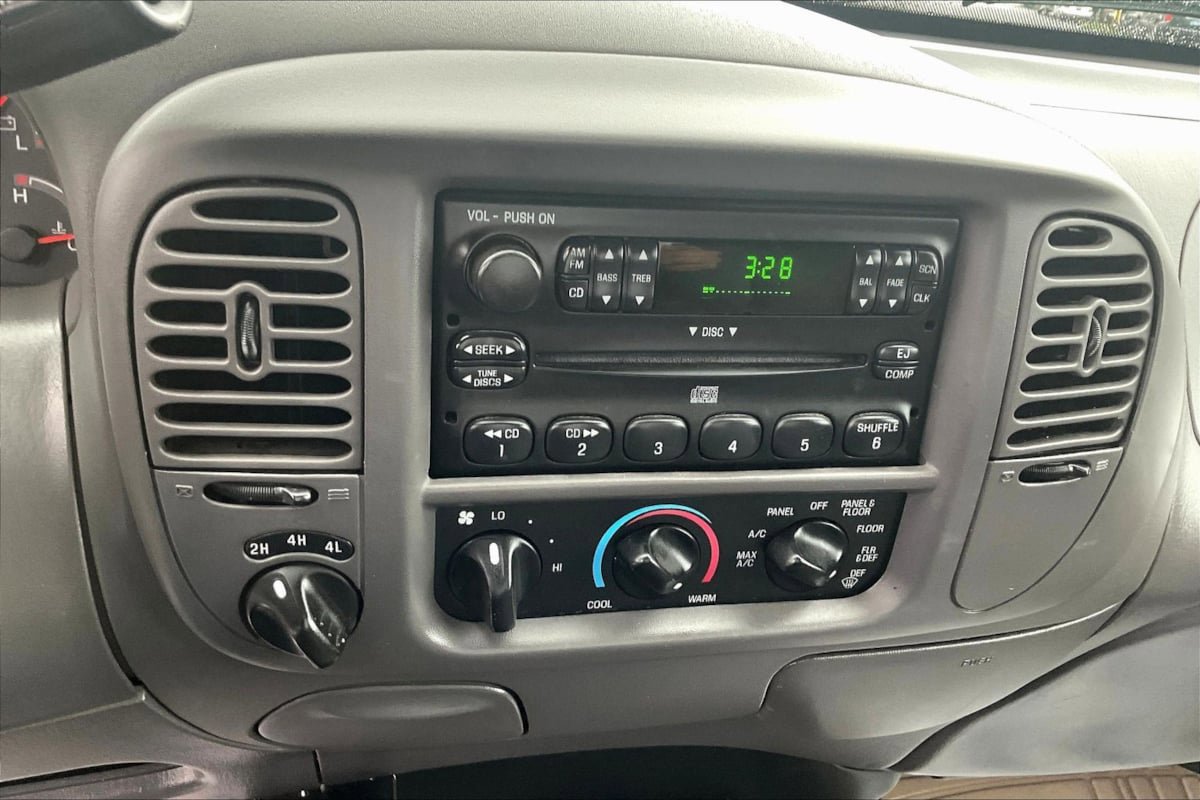 Used 2003 Ford F150 XLT AWD/4WD image 16