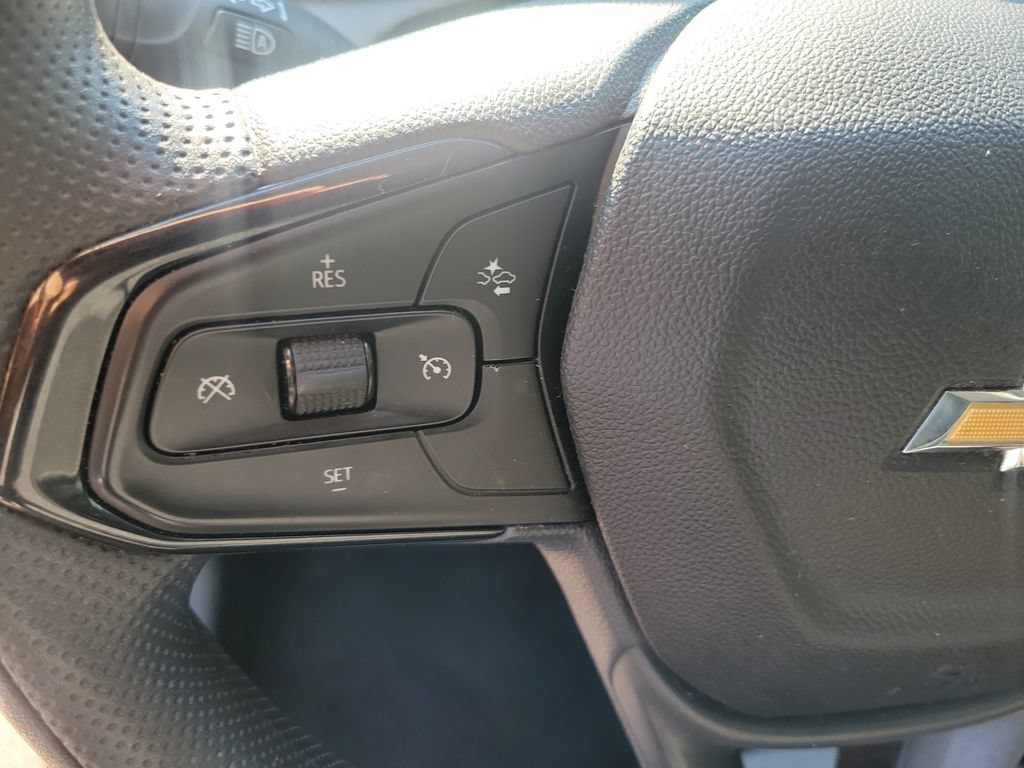 Used 2025 Chevrolet Trax LT FWD image 28