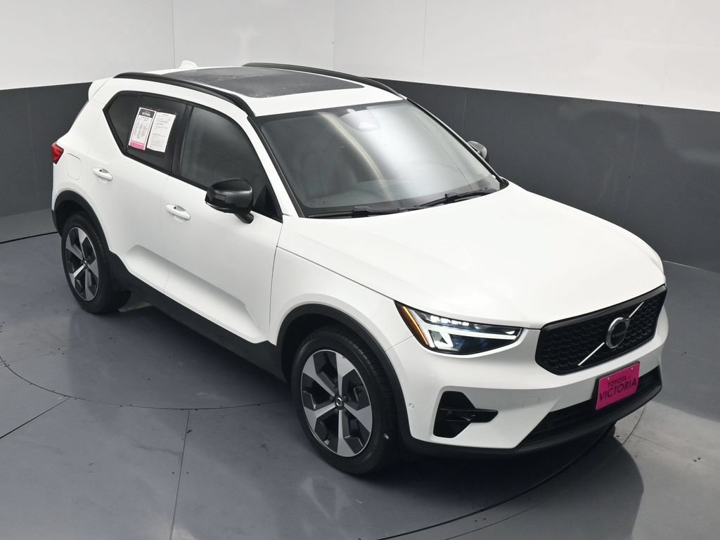 Used 2023 Volvo XC40 B4 Ultimate FWD image 15
