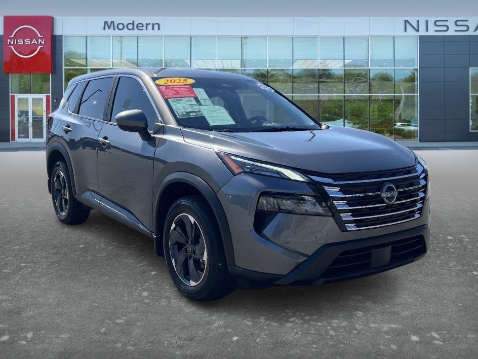 Certified 2025 Nissan Rogue SV FWD image 3