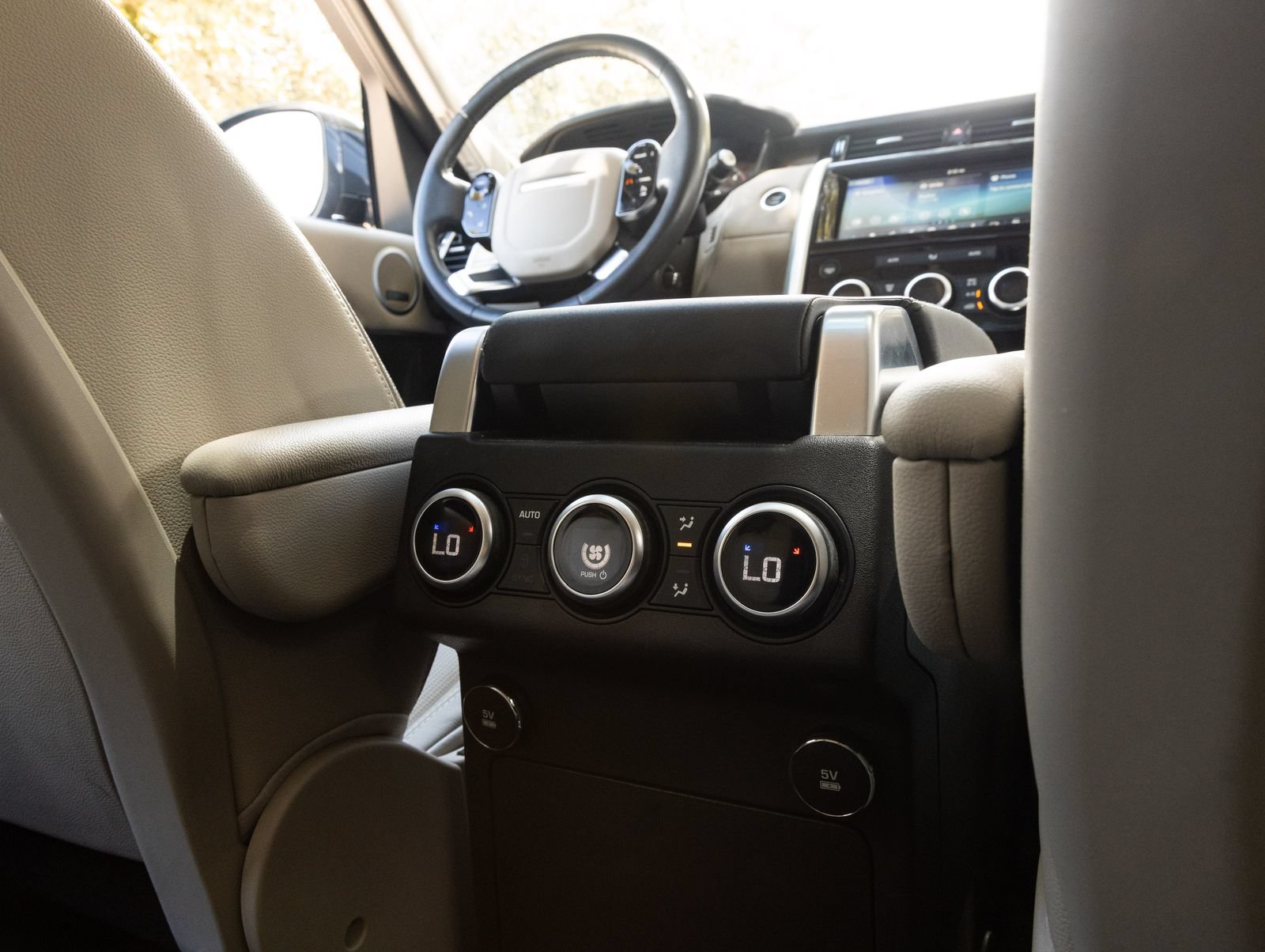 Used 2019 Land Rover Discovery HSE AWD/4WD image 27