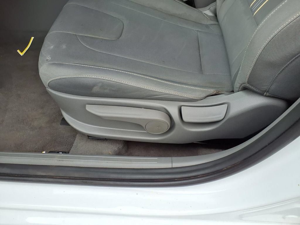 Used 2025 Hyundai Elantra Sport FWD image 20