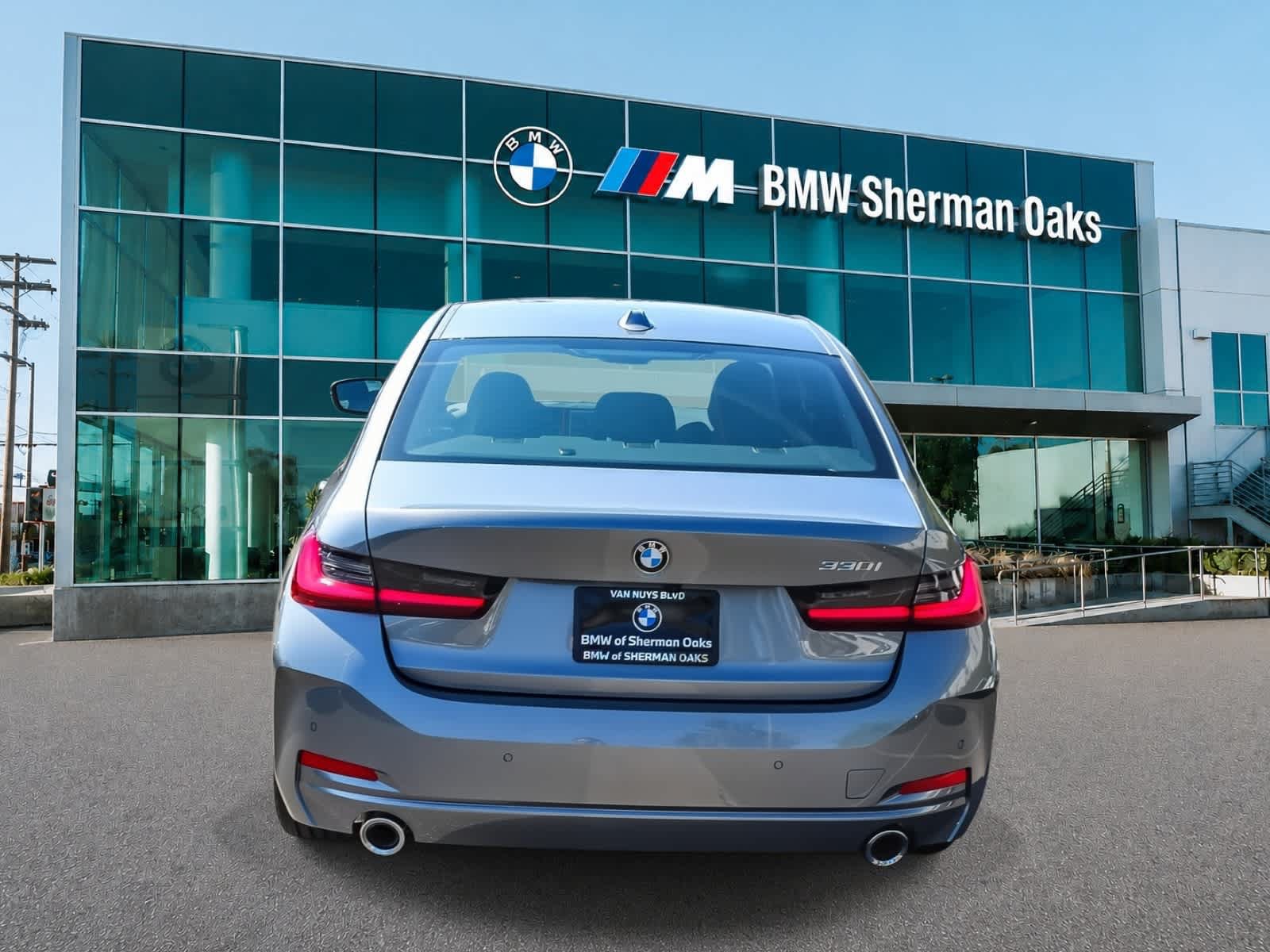 New 2026 BMW 330i Sedan w/ Convenience Package RWD image 5