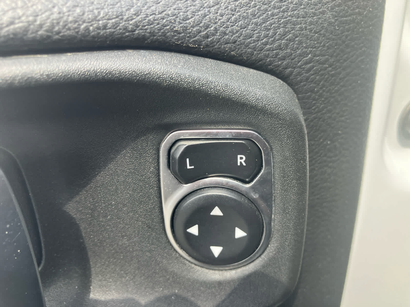 Used 2020 Jeep Wrangler Unlimited Sahara AWD/4WD image 12