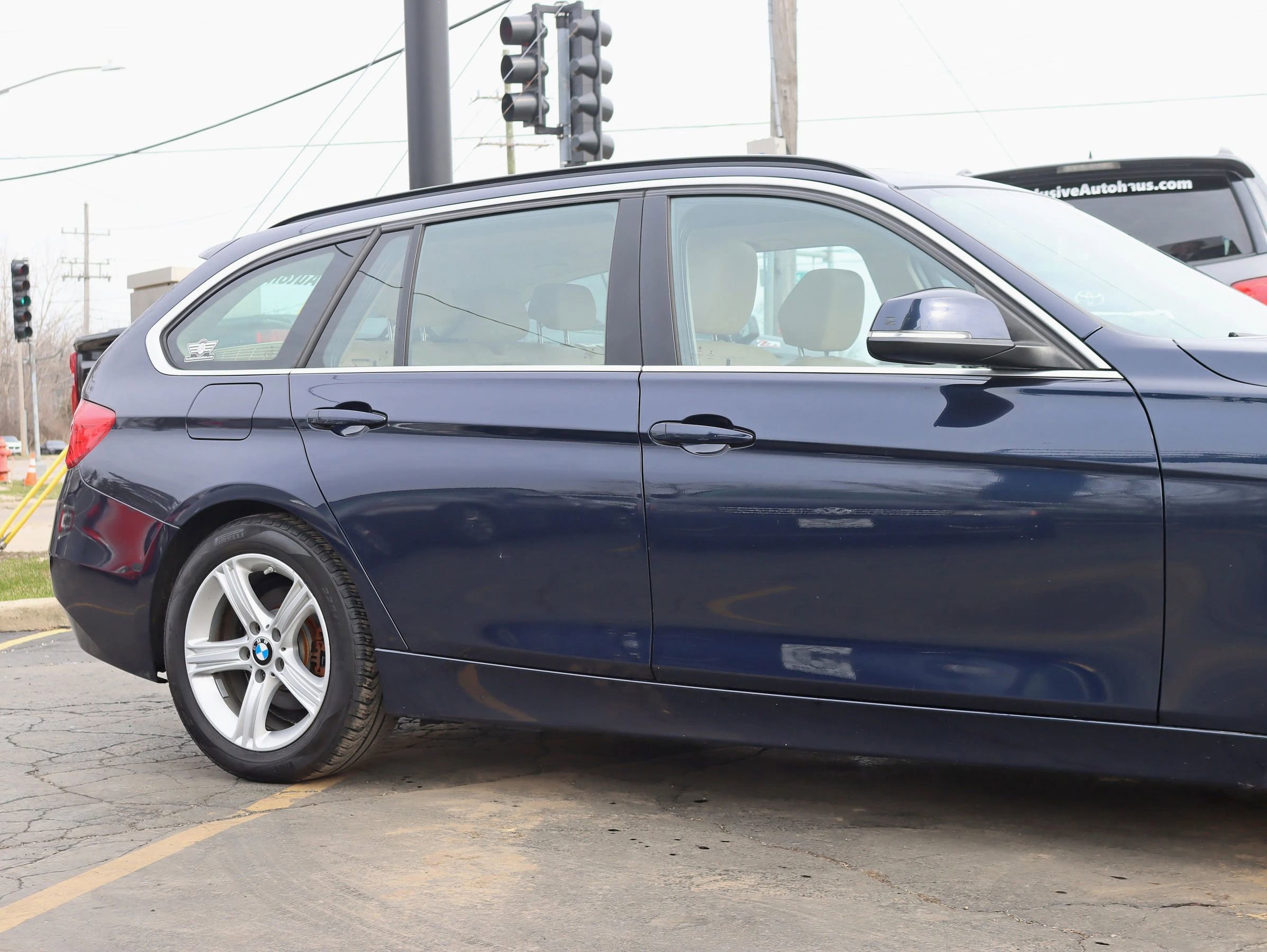 Used 2015 BMW 328i xDrive Wagon AWD/4WD image 4