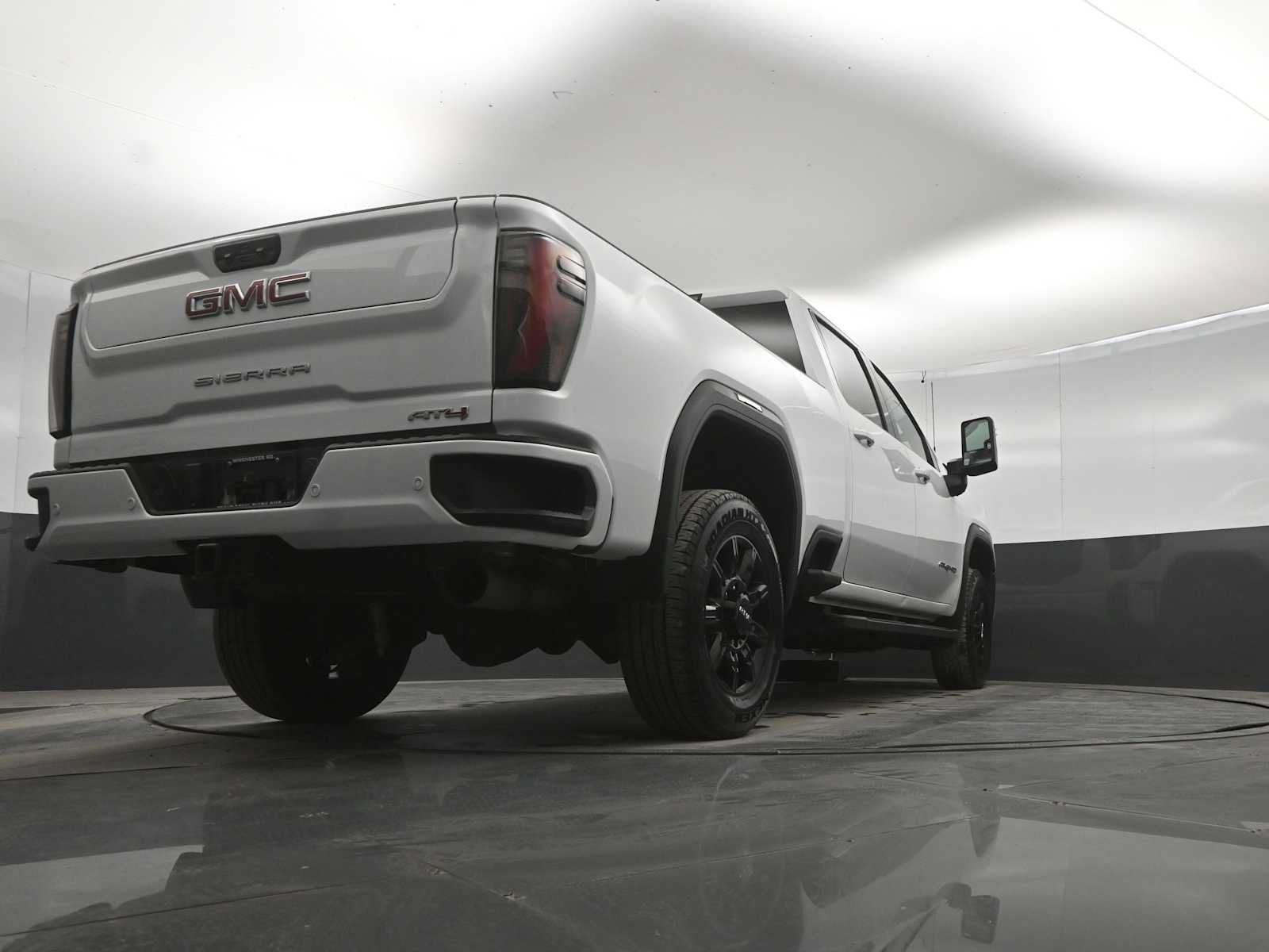 Used 2024 GMC Sierra 2500 AT4 w/ AT4 Preferred Package AWD/4WD image 39