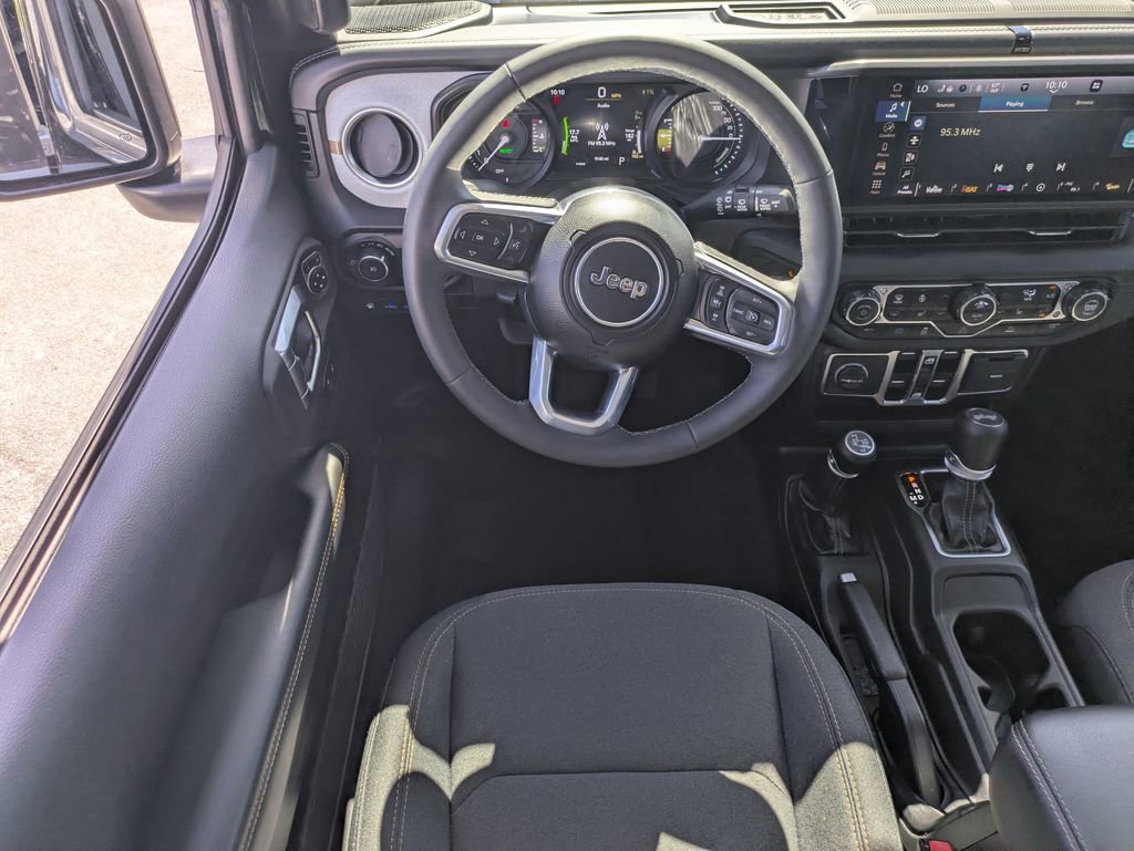 Used 2025 Jeep Wrangler Unlimited Sahara AWD/4WD image 16