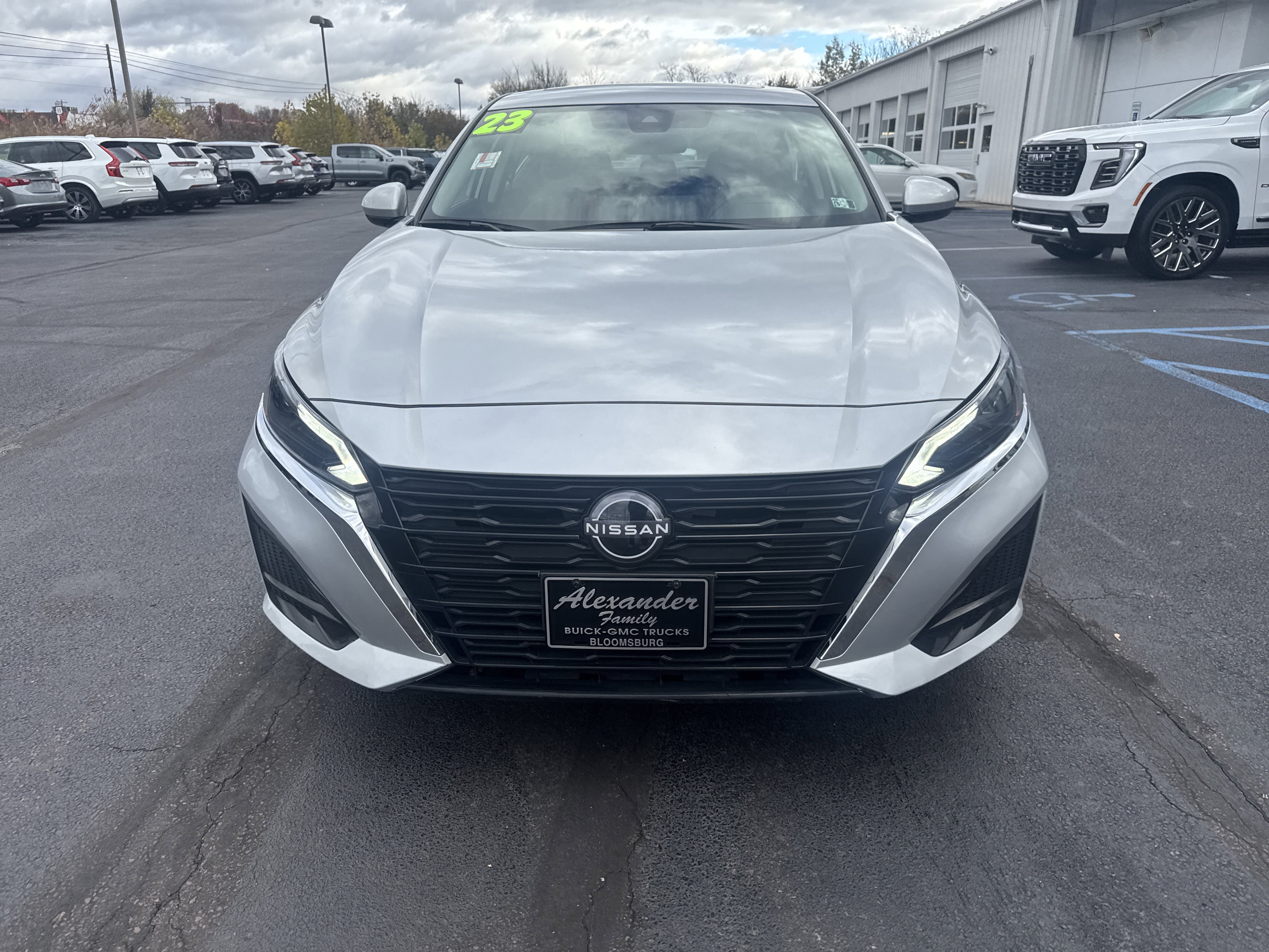 Used 2023 Nissan Altima 2.5 SV w/ SV Premium Package image 9