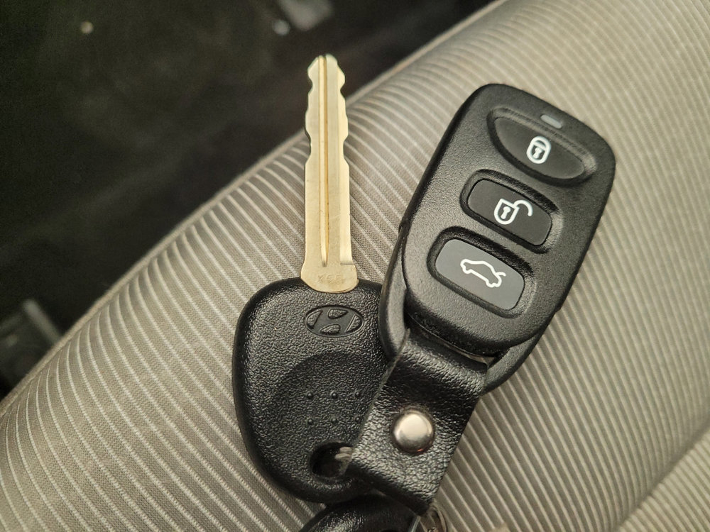 Used 2017 Hyundai Elantra SE image 32