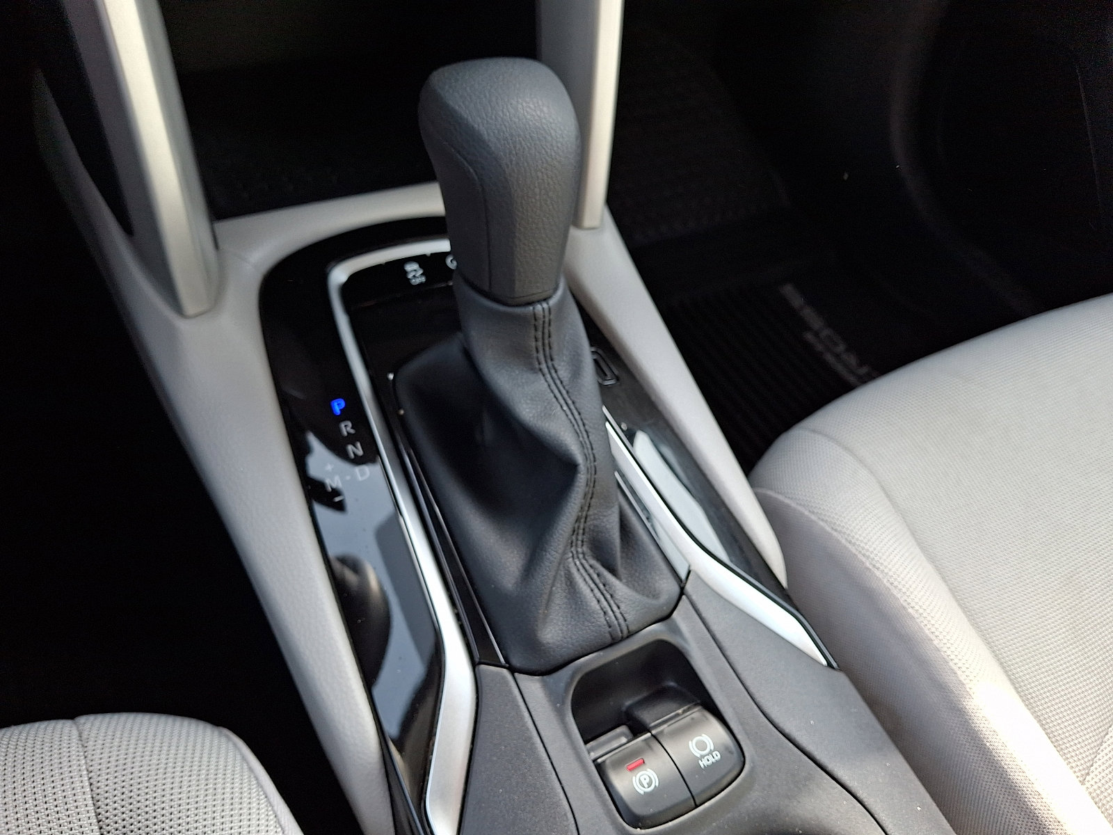 Used 2025 Toyota Corolla Cross L image 14