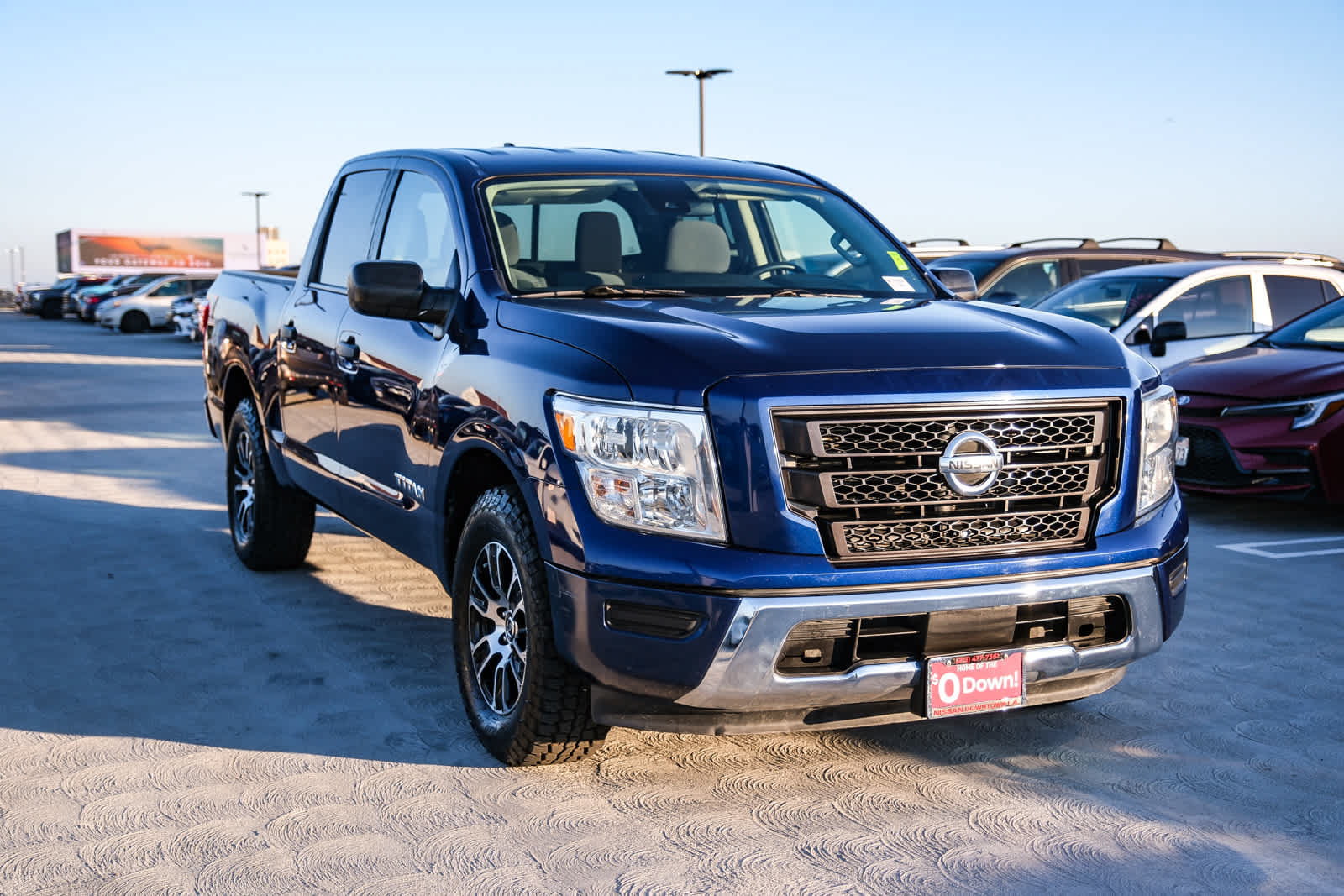 Used 2022 Nissan Titan SV RWD image 3