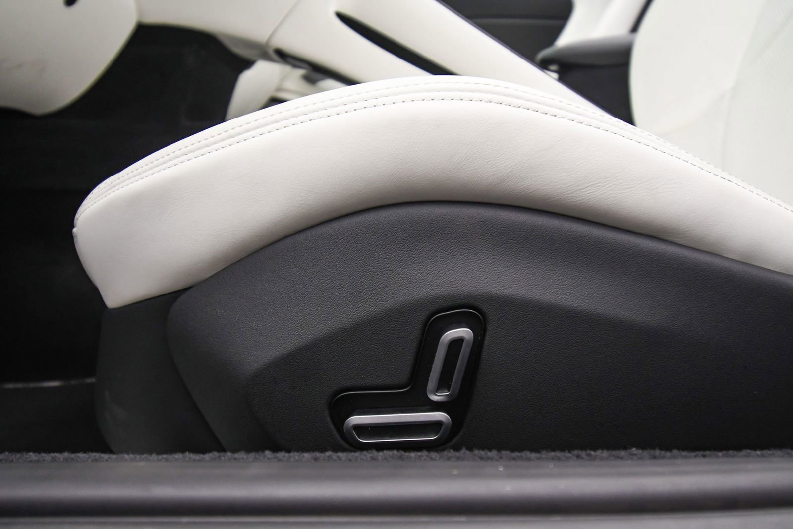 Certified 2024 Ferrari Roma Spider image 50