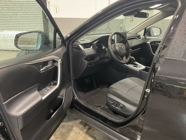 Used 2025 Toyota RAV4 XLE AWD/4WD image 17