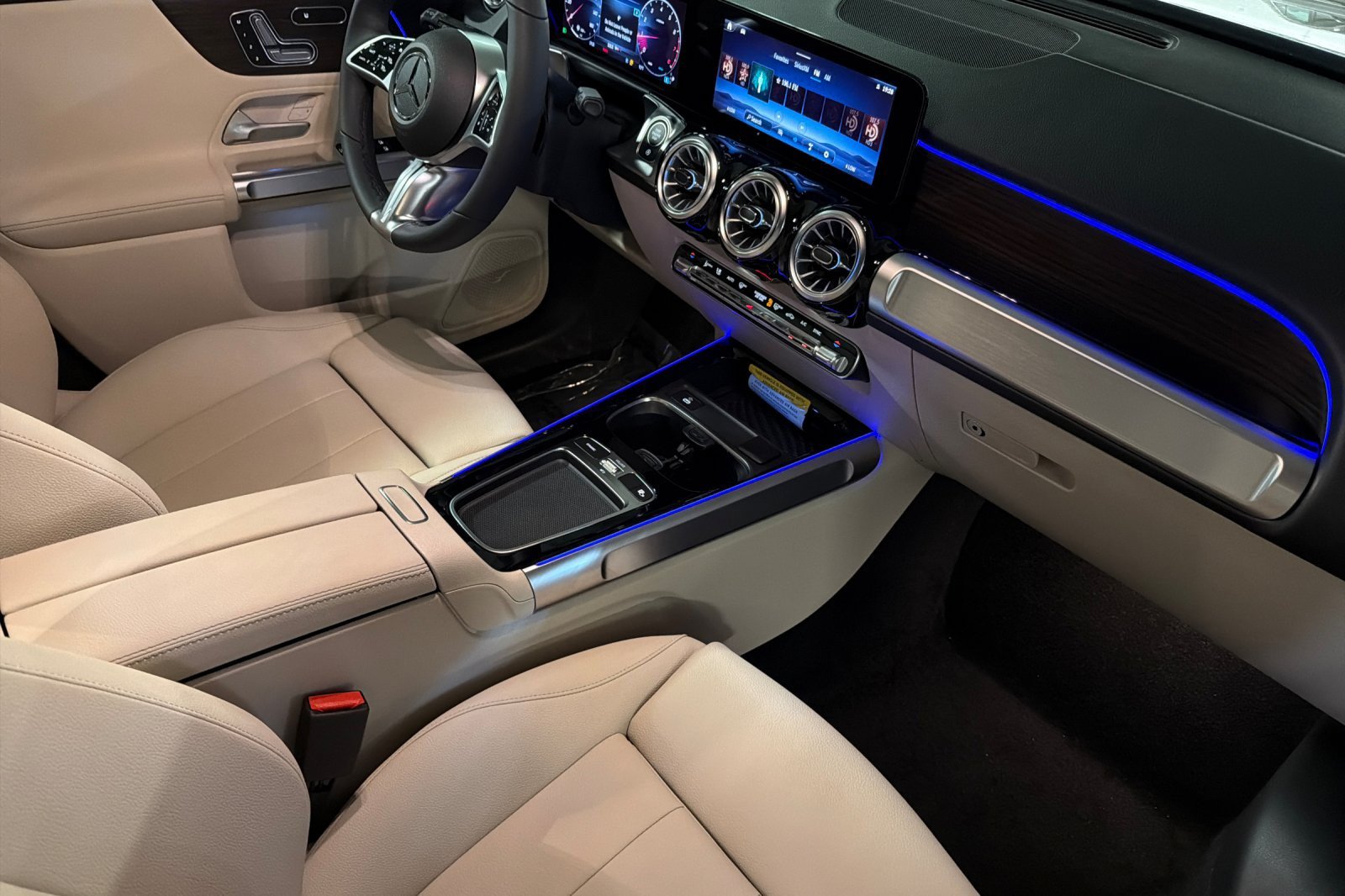 New 2026 Mercedes-Benz GLB 250 image 14