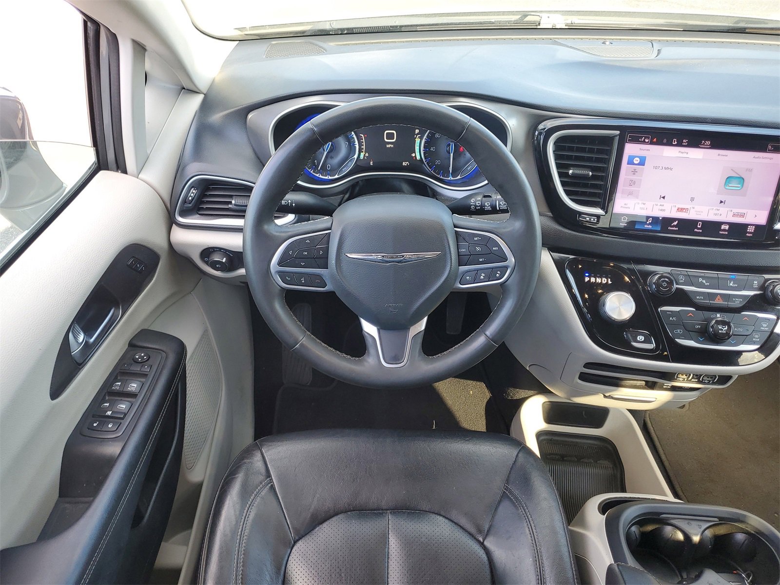 Used 2022 Chrysler Pacifica Touring-L image 33