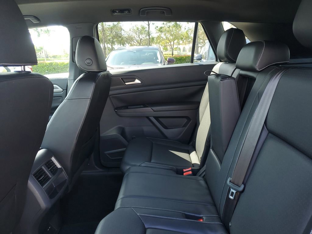 Used 2020 Volkswagen Atlas Cross Sport SE w/ Panoramic Sunroof Package AWD/4WD image 12