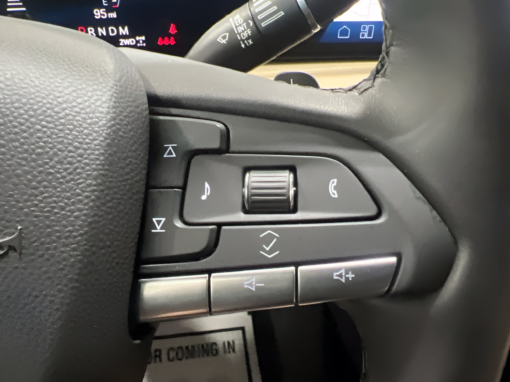 Used 2024 Cadillac XT4 Luxury w/ Cold Weather Package AWD/4WD image 21