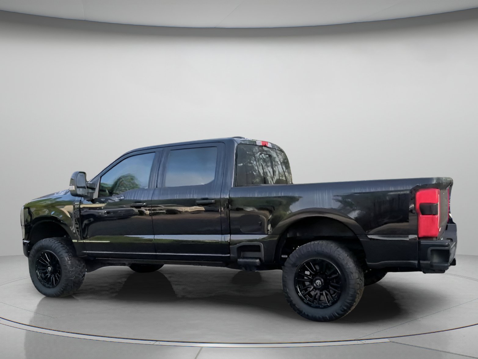 Used 2025 Ford F250 Lariat w/ Black Appearance Package AWD/4WD image 19