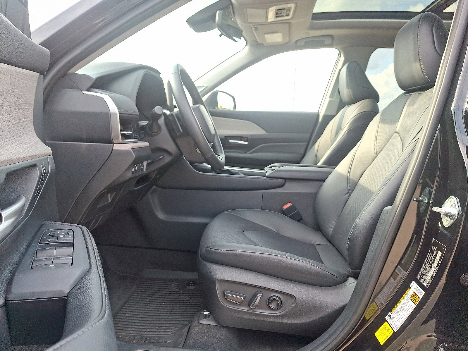 Used 2024 Toyota Grand Highlander AWD image 14