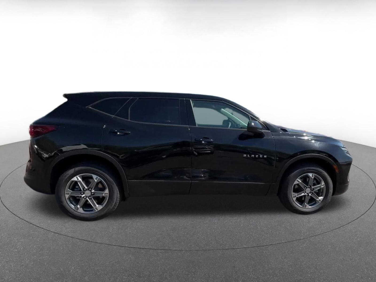 Used 2025 Chevrolet Blazer LT FWD image 16