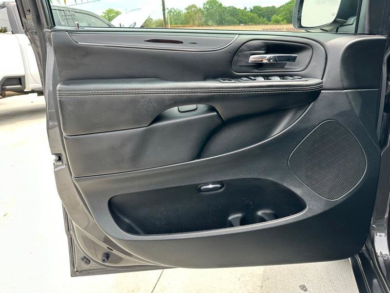 Used 2019 Dodge Grand Caravan SE FWD image 8
