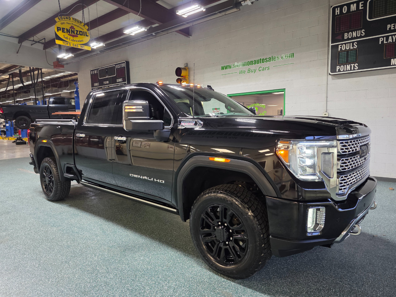 Used 2021 GMC Sierra 2500 Denali w/ Denali Black Diamond Edition image 4