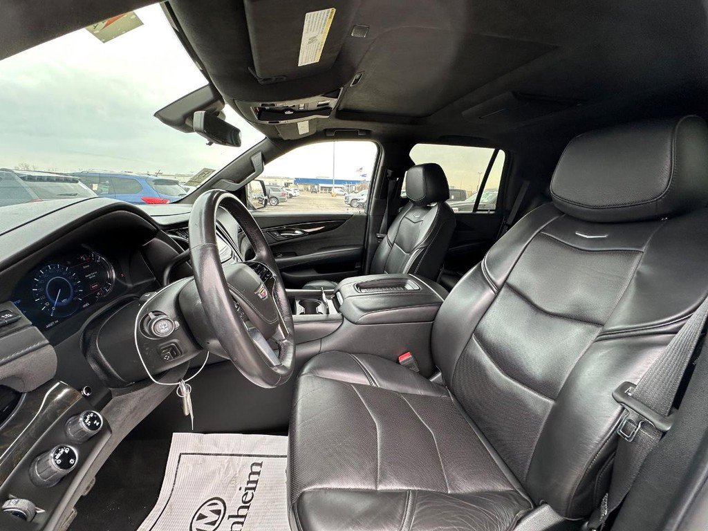 Used 2020 Cadillac Escalade Platinum image 13