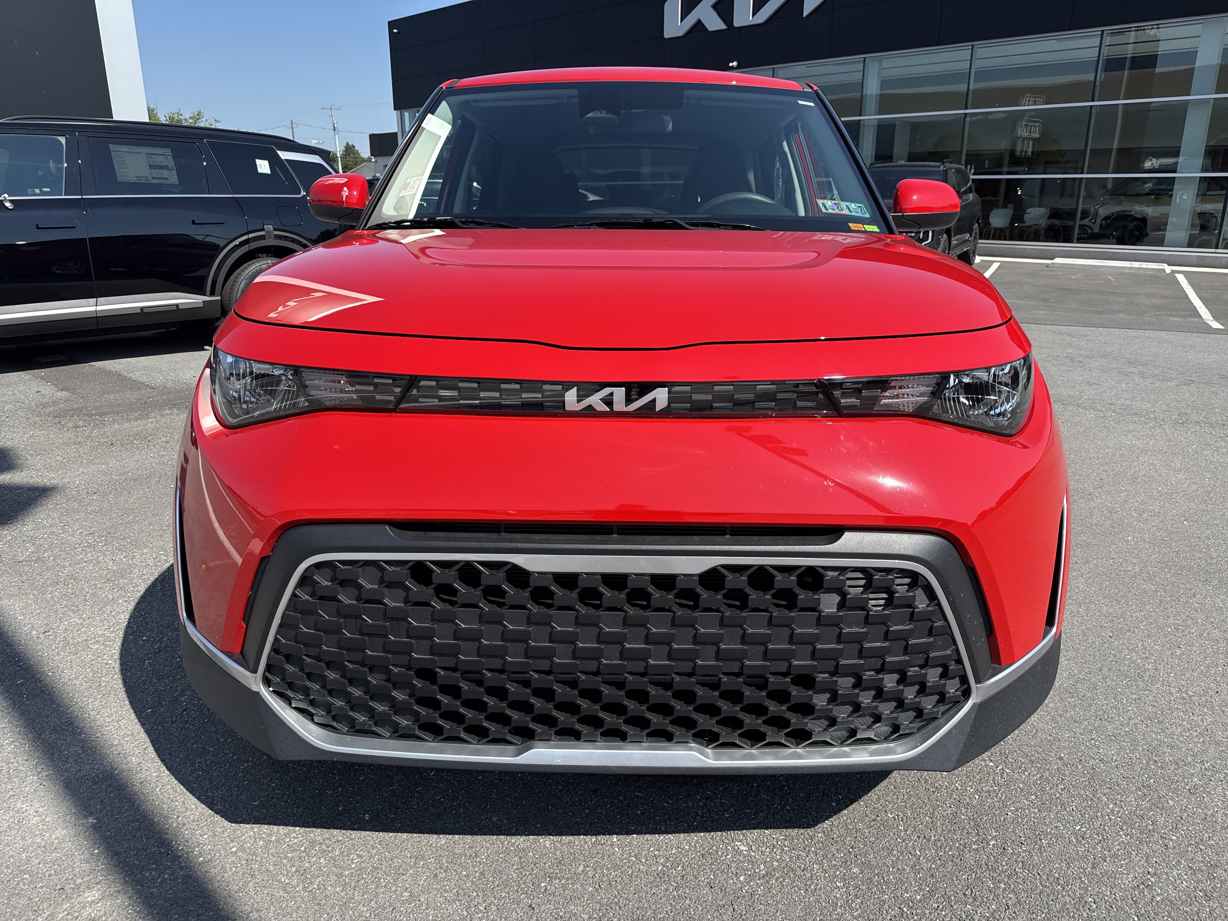 Certified 2025 Kia Soul LX w/ LX Technology Package FWD image 9
