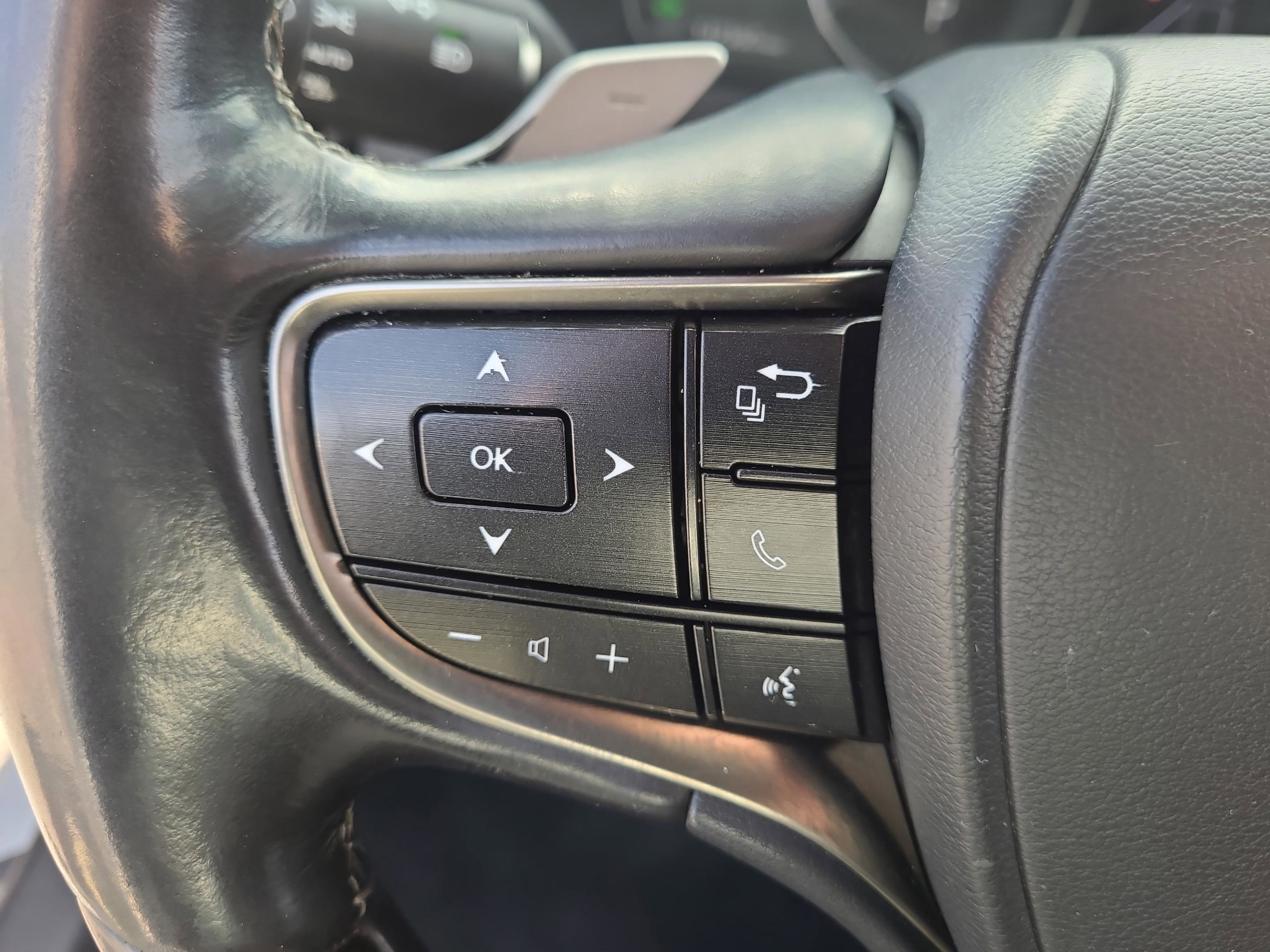 Used 2019 Lexus ES 300h w/ Accessory Package 2 image 24