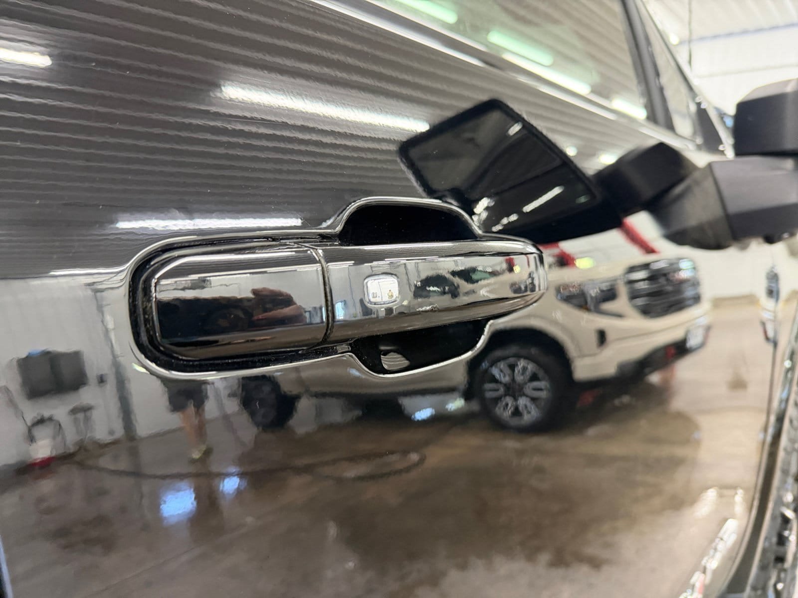 Used 2025 GMC Sierra 2500 AT4 w/ AT4 Premium Plus Package AWD/4WD image 33