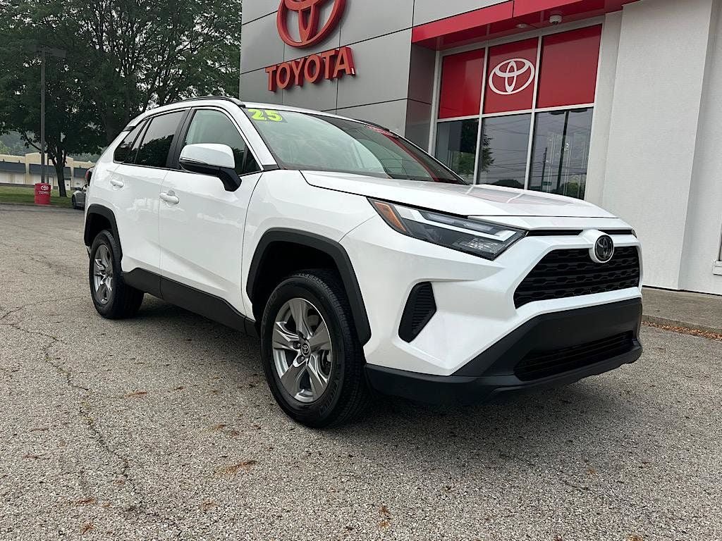 Certified 2025 Toyota RAV4 XLE AWD/4WD image 7