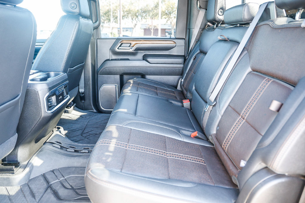 Used 2024 Chevrolet Silverado 3500 High Country w/ Technology Package AWD/4WD image 44