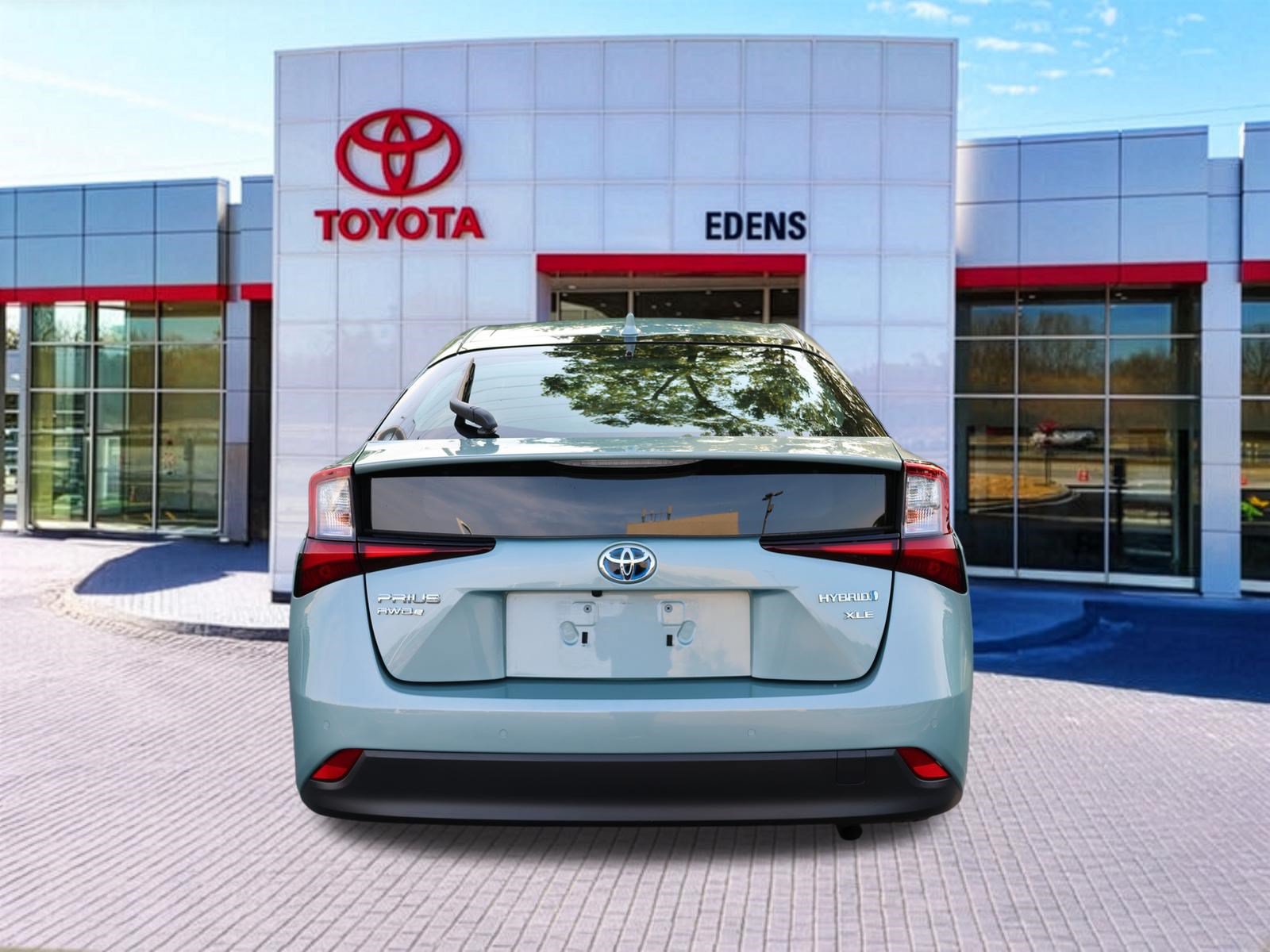 Certified 2020 Toyota Prius XLE AWD/4WD image 4