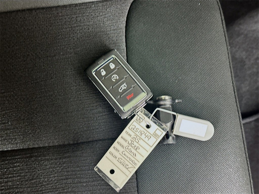 New 2025 Jeep Grand Cherokee Laredo X image 19