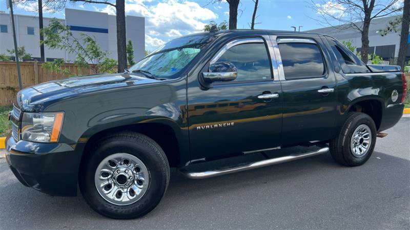 Used 2013 Chevrolet Avalanche LT RWD image 3