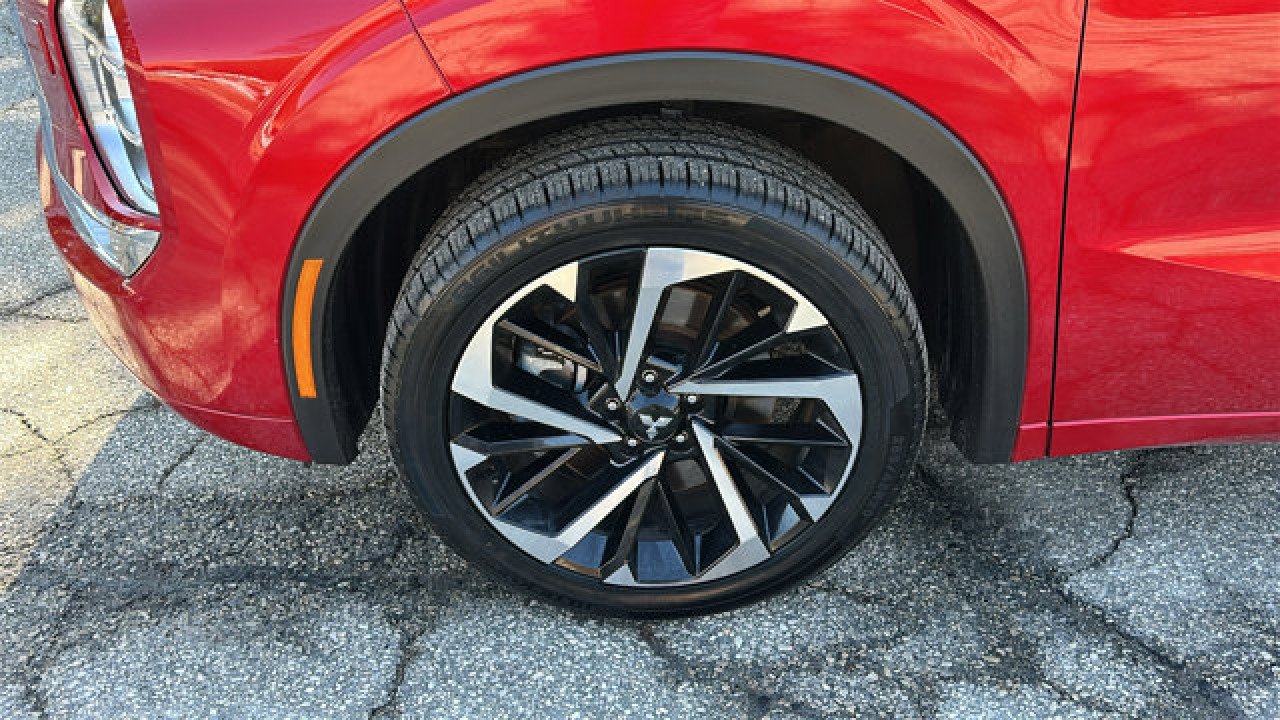 Used 2022 Mitsubishi Outlander SEL image 9