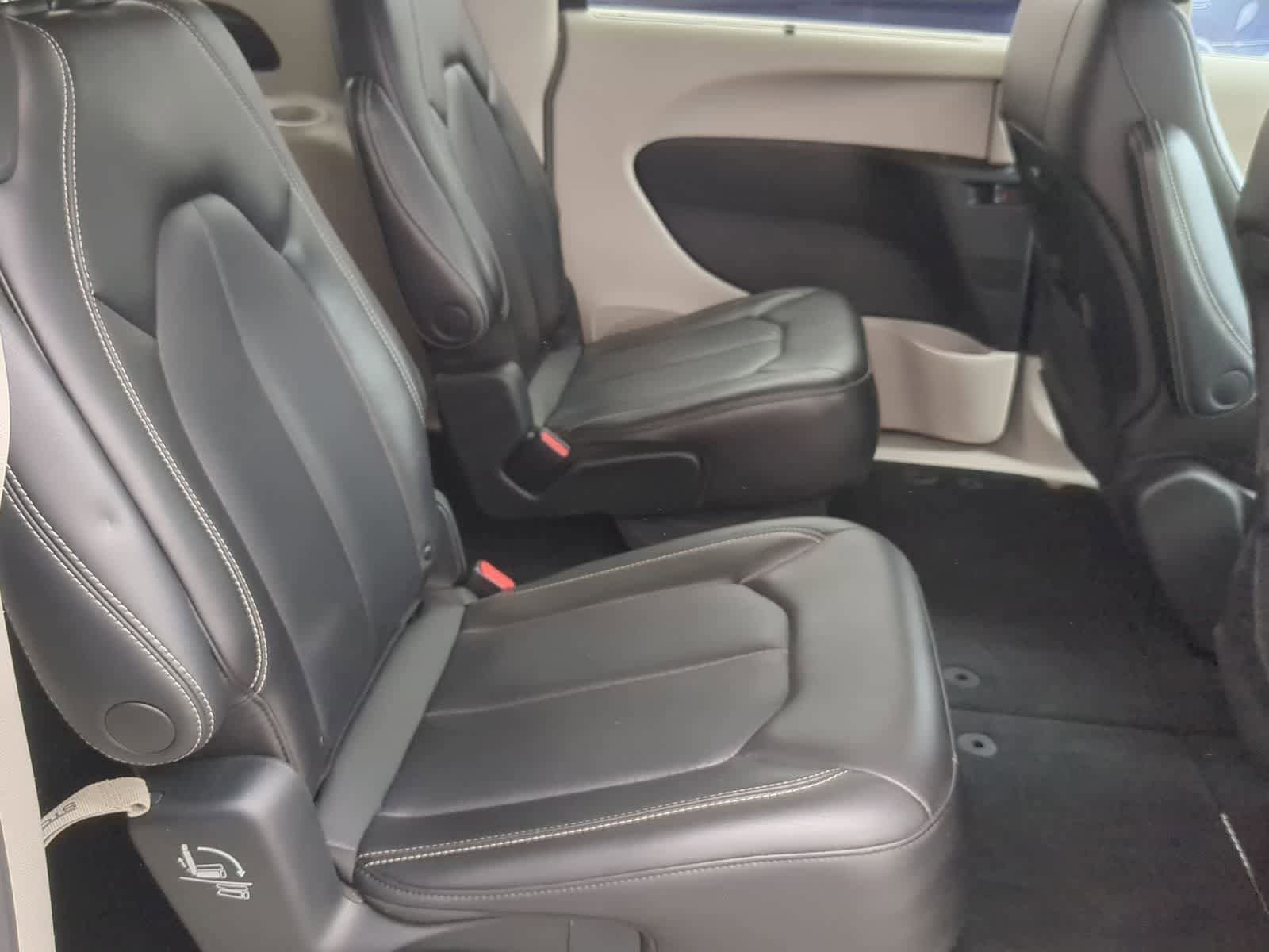 Used 2023 Chrysler Pacifica Touring-L AWD/4WD image 20