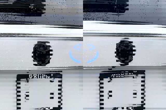 Used 2022 Toyota RAV4 XLE Premium image 31