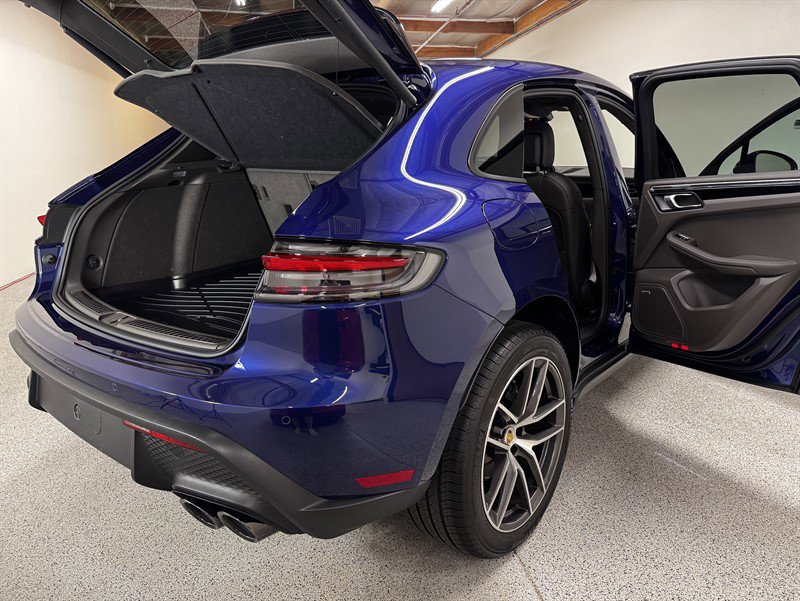 Used 2025 Porsche Macan w/ Premium Package Plus AWD/4WD image 8