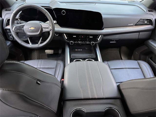 Used 2025 Chevrolet Suburban High Country image 13