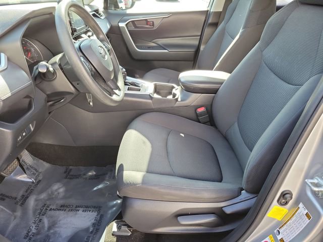 Used 2019 Toyota RAV4 LE FWD image 17