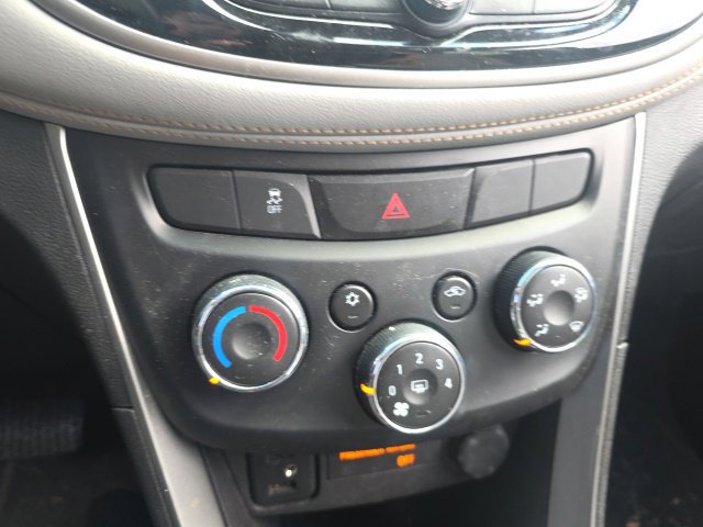 Used 2018 Chevrolet Trax LT w/ Driver Confidence Package AWD/4WD image 24
