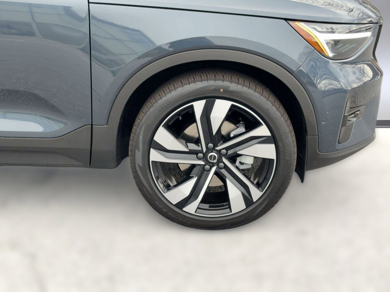 New 2026 Volvo XC40 B5 Ultra w/ Protection Package image 12