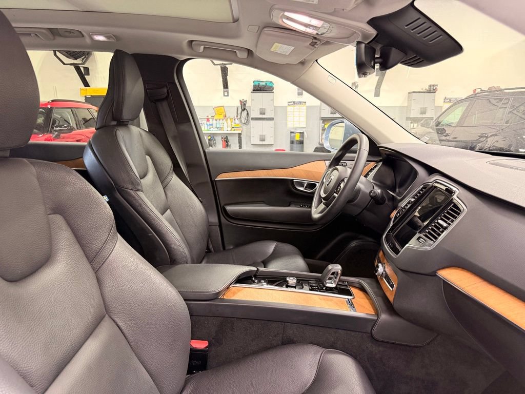 Used 2023 Volvo XC90 B5 Plus AWD/4WD image 30