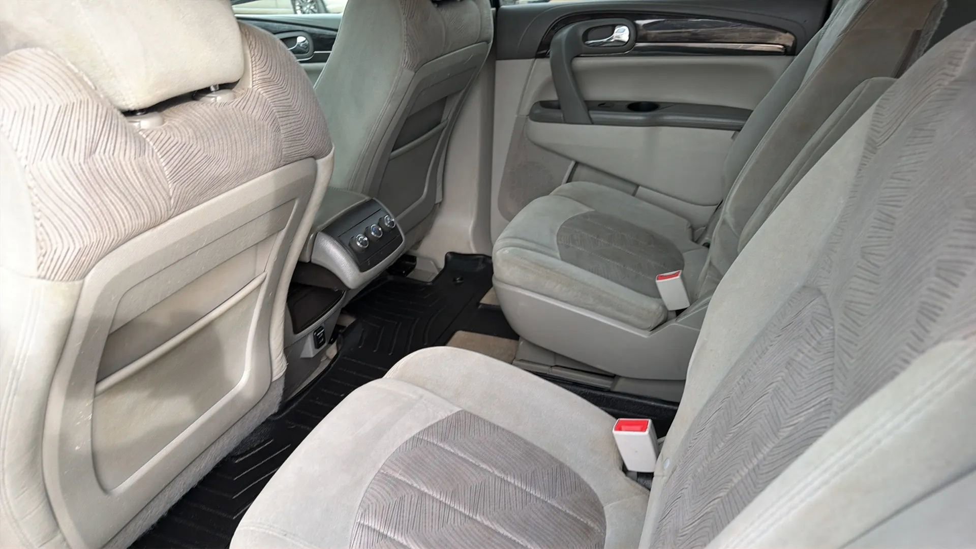 Used 2015 Buick Enclave Convenience FWD image 34