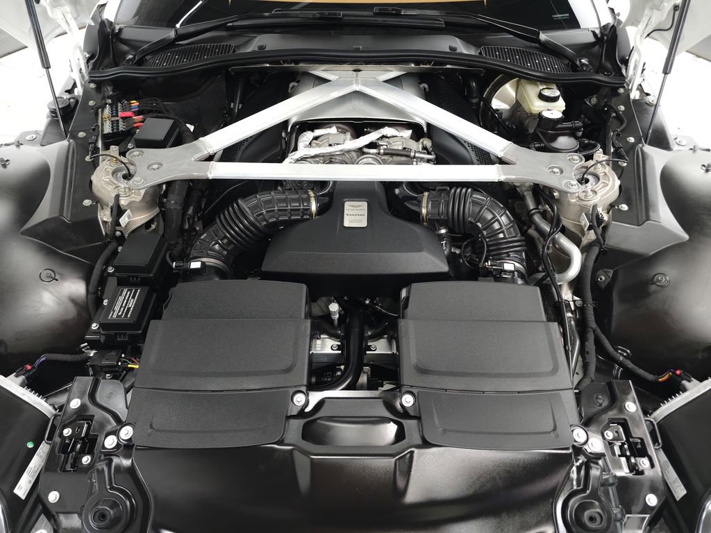 Used 2021 Aston Martin V8 Vantage Roadster RWD image 36