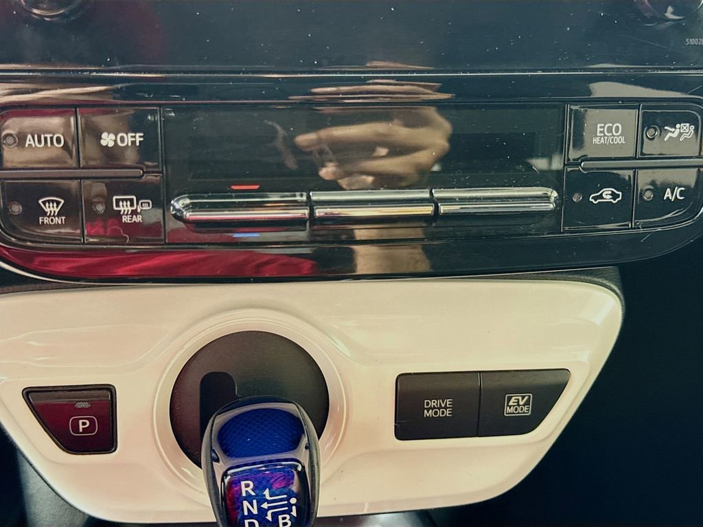 Used 2017 Toyota Prius Two w/ Prius Two Safety Plus Package FWD image 15